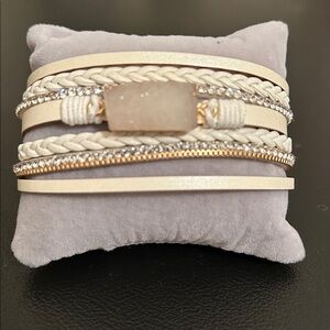 Elegant White Leather and Gold Bracelet with a Druzy Center